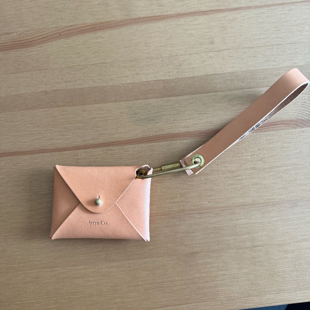Avryn Co Wristlet Wallet in Blush
